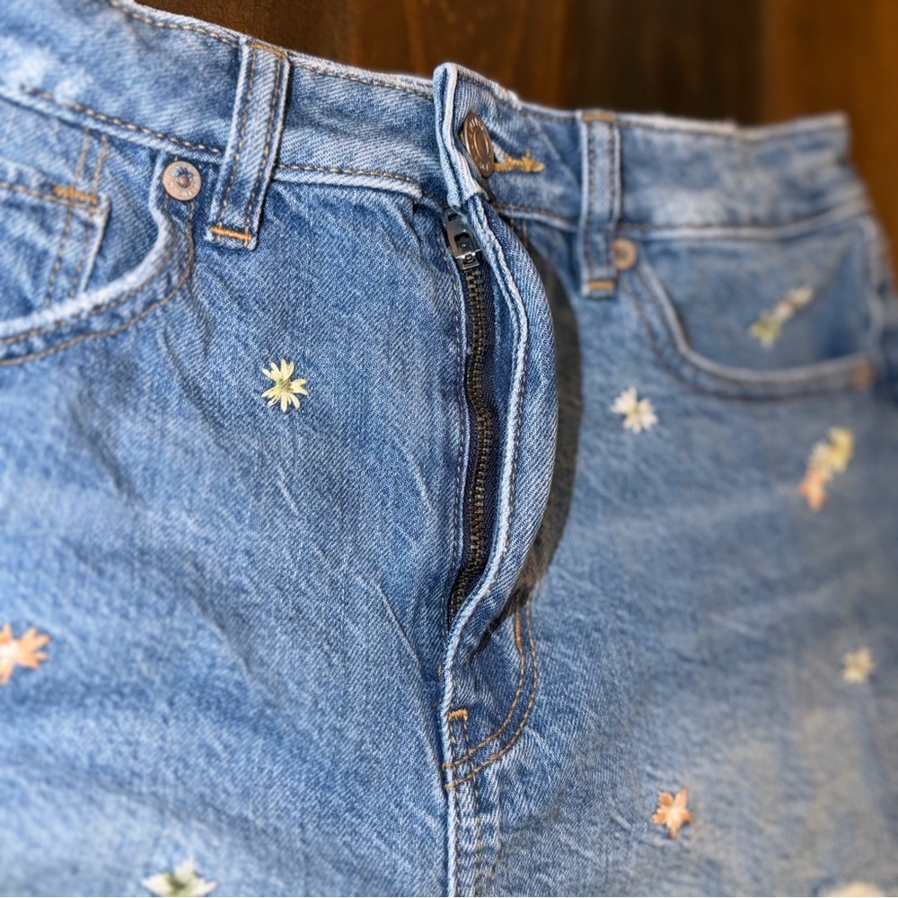 American Eagle High Rise Floral Embroidered Distressed Denim Mom Shorts - Picture 2 of 6